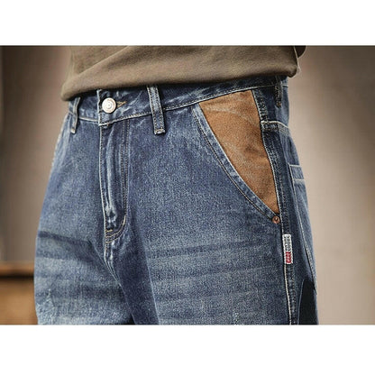 Features a Back Pocket Straight Jeans A0289