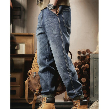 Features a Back Pocket Straight Jeans A0289