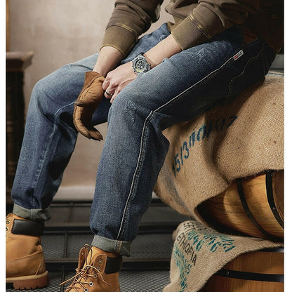 Features a Back Pocket Straight Jeans A0289